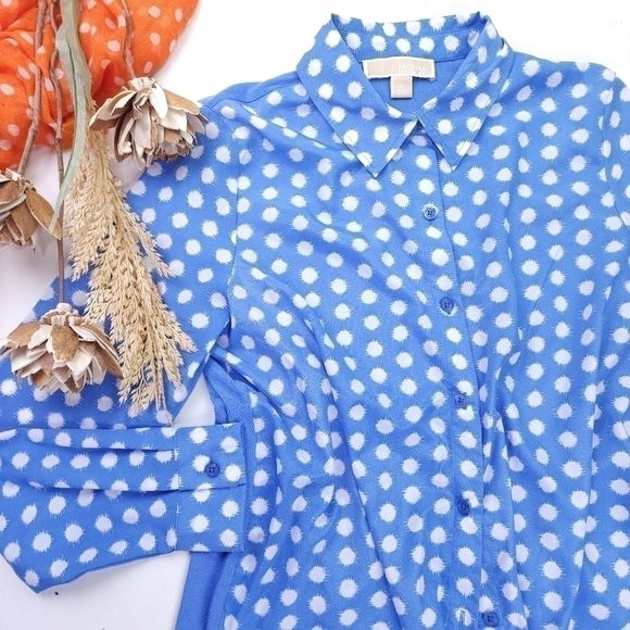 Michael Kors Baby Blue Dotted Button Down Top Sz M - Picture 3 of 12